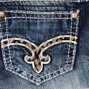 Rock Revival Julie Mid Rise Shorts . Size 29